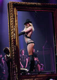 th_98814_88985-britney-spears-the-circus-starring-britney-s_122_165lo.jpg