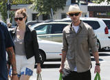 th_75348_Preppie_-_Jessica_Biel_shopping_at_Whole_Foods_in_Brentwood_-_July_4_2009_8533_122_238lo.jpg