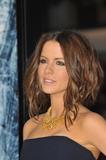 th_89994_Kate_Beckinsale_-_Whiteout_premiere_in_Los_Angeles_-_September_9_2009_026_122_24lo.jpg