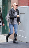th_94035_Preppie_-_Naomi_Watts_out_for_lunch_in_SoHo_-_October_8_2009_0135_122_355lo.jpg