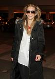 th_84826_AnnaLynneMcCord_ArrivesonaflightatLAXairportinLosAngelesMarch172011_By_oTTo1_122_388lo.JPG