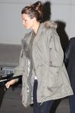 th_17430_celebrity_paradise.com_TheElder_KateBeckinsale2011_03_21_arrivesbackinVancouver4_122_39lo.jpg