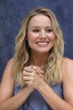 th_11215_kristen_bell_couples_retreat_press_conference_14_122_400lo.jpg