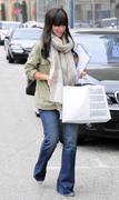 http://img186.imagevenue.com/loc435/th_11771_JLH_out_shopping_in_Beverly_Hills25_122_435lo.jpg