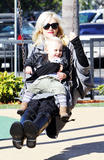 th_67153_gwen_stefani_takes_her_children_to_the_park_tikipeter_celebritycity_012_123_439lo.jpg