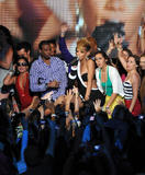 th_59237_celebrity-paradise.com-The_Elder-Rihanna_2010-02-04_-_Pepsi_Super_Bowl_Fan_Jam_in_Miami_297_122_443lo.jpg