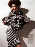 th_09892_vogueLA_oct09_karlie_kloss_ph-patrick_demarchelier_02_122_455lo.jpg