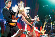 th_71639_TaylorSwiftonstageInHongKongFEB_21_2011HQx2413_123_491lo.jpg
