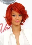 th_40744_Rihanna2011BillboardMusicAwardsArrival22.5.2011_97_122_72lo.jpg