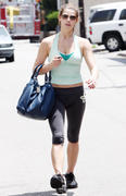 http://img186.imagevenue.com/loc28/th_72760_Ashley_Greene_visits_the_gyms_in_LA20_122_28lo.jpg