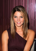 http://img186.imagevenue.com/loc406/th_76734_Ashley_Greene_at_Tabu_Ultra_Lounge_inside_the_MGM2_122_406lo.jpg